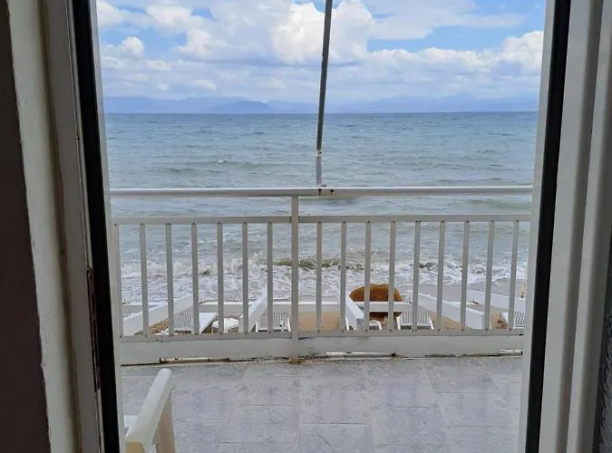 Seaside شقة Mesongí